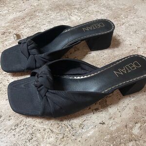 Black Minimalist Block Heel Mules